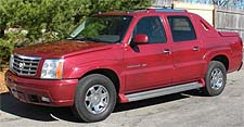 Suggested oil change belonging to 2005 ESCALADE EXT vehicle