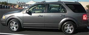 Suggested oil change belonging to 2006 FREESTYLE vehicle