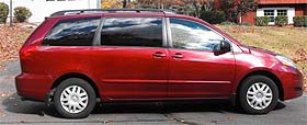 Suggested oil change belonging to 2006 SIENNA VAN vehicle