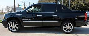 Suggested oil change belonging to 2010 ESCALADE EXT vehicle